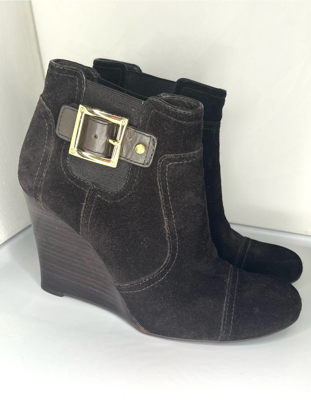 Tory Burch Women’s Size 9.5M Dark Brown Suede Wedge Ankle Boot Gold Tone